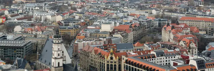 Blick über die Leipziger Innenstadt mit der Thomaskirche